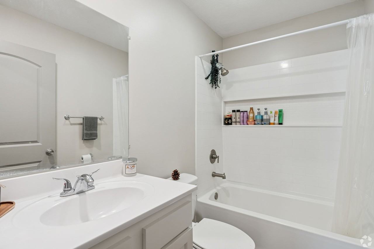 Kitty Hawk Apartments - Photo 7 of 17