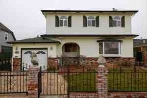 featured image of 609 Poinsettia Ave