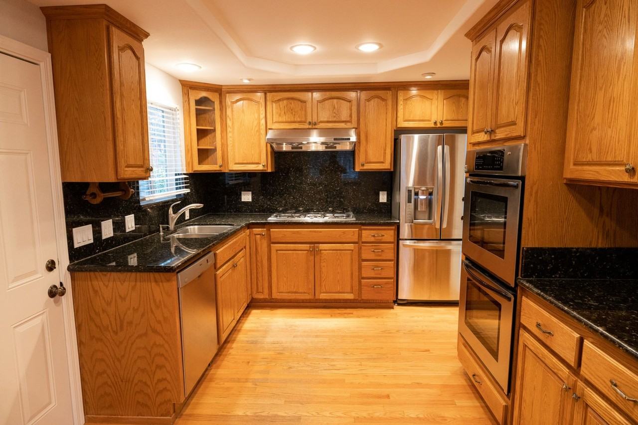 609 Poinsettia Ave - Photo 3 of 37