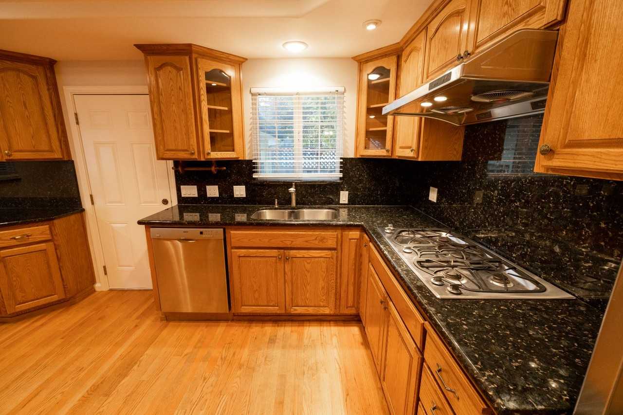 609 Poinsettia Ave - Photo 5 of 37
