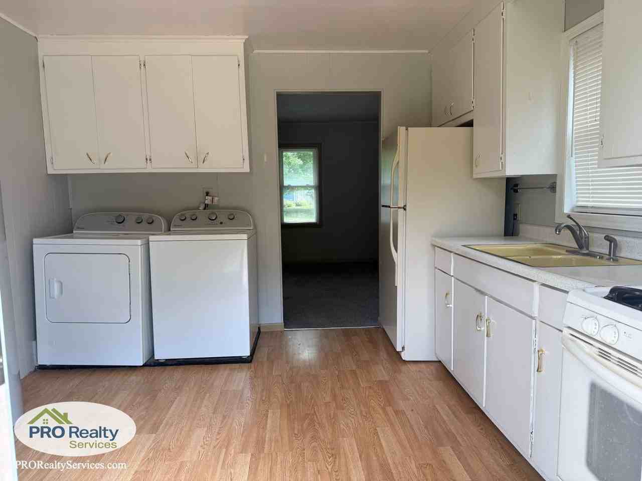 5611 Knox Ave N - Photo 3 of 16