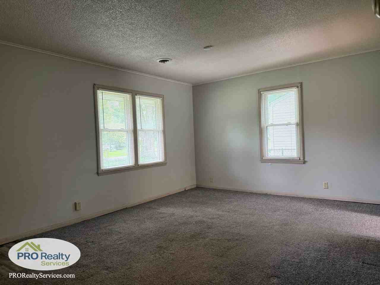 5611 Knox Ave N - Photo 4 of 16