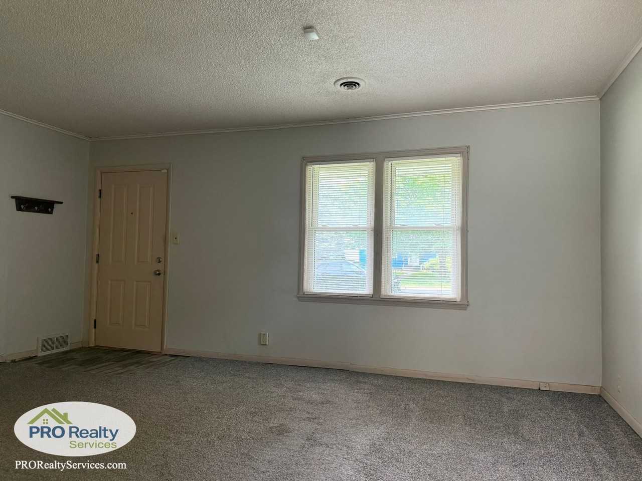 5611 Knox Ave N - Photo 5 of 16
