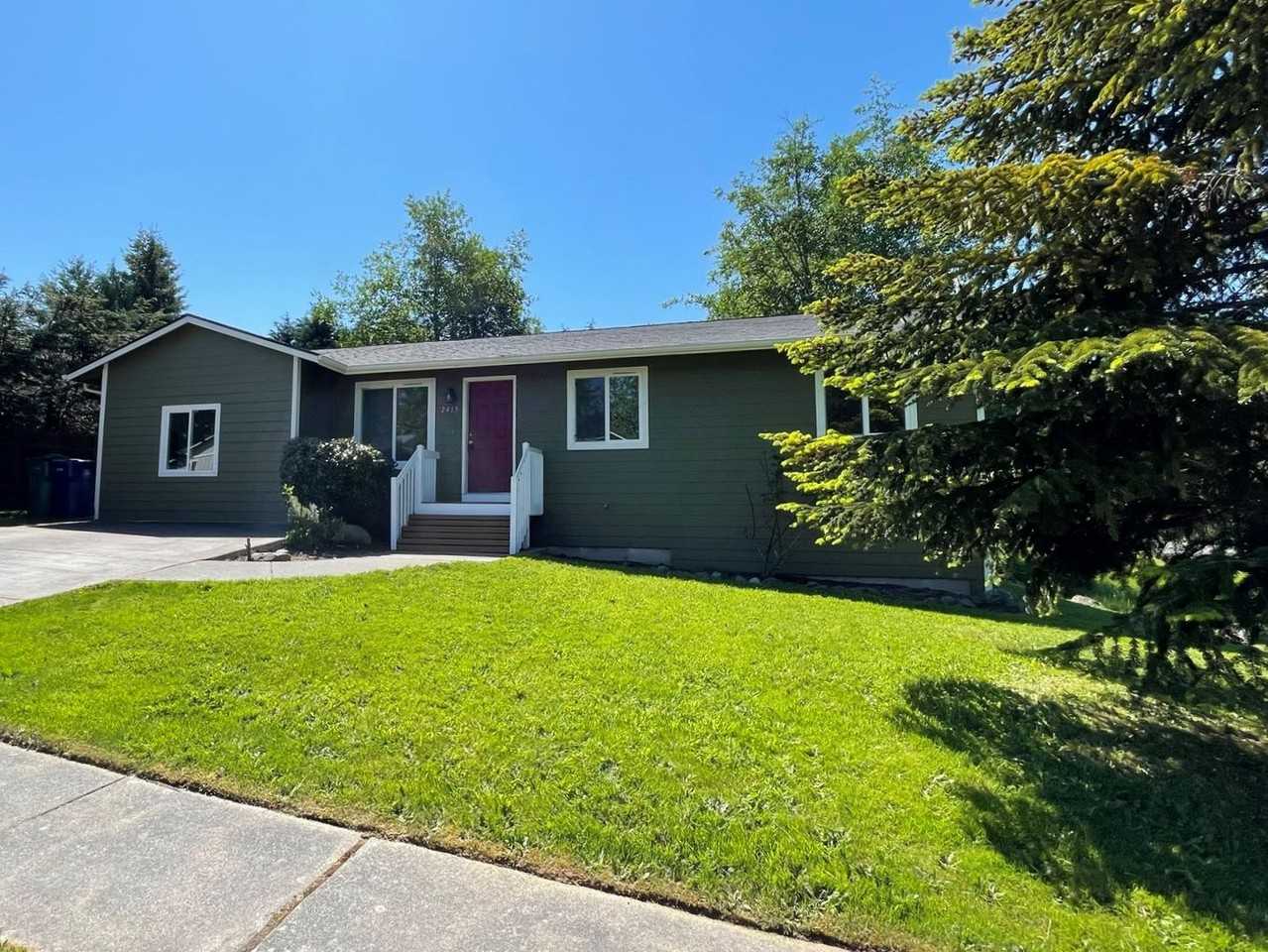 2415 Forest Park Ln - Photo 2 of 30