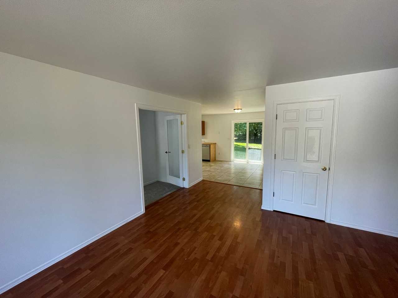 2415 Forest Park Ln - Photo 3 of 30