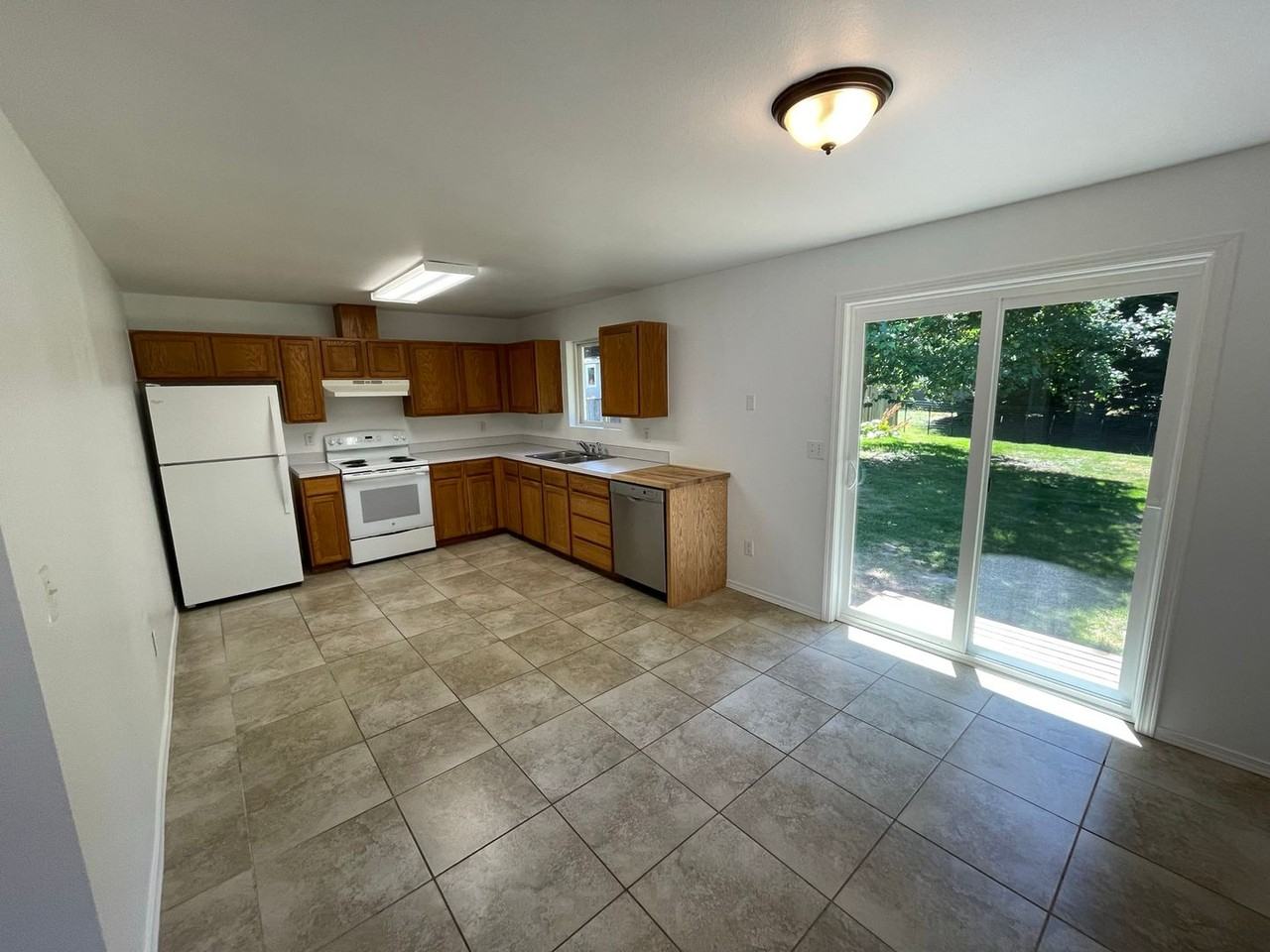 2415 Forest Park Ln - Photo 4 of 30