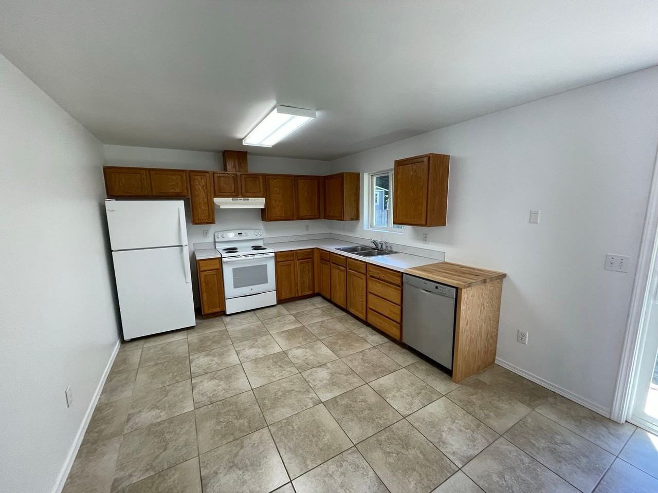 2415 Forest Park Ln - Photo 5 of 30