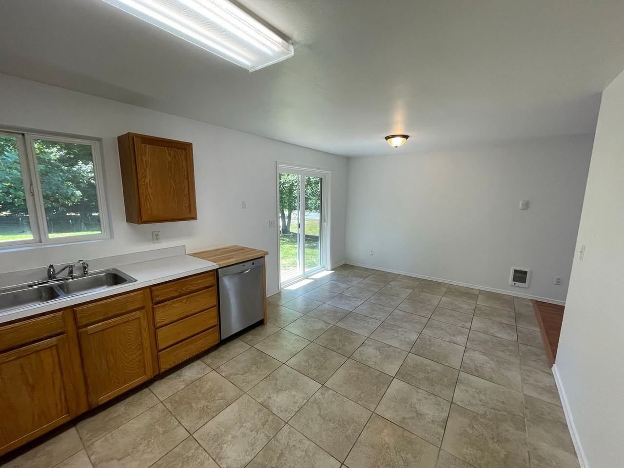 2415 Forest Park Ln - Photo 6 of 30