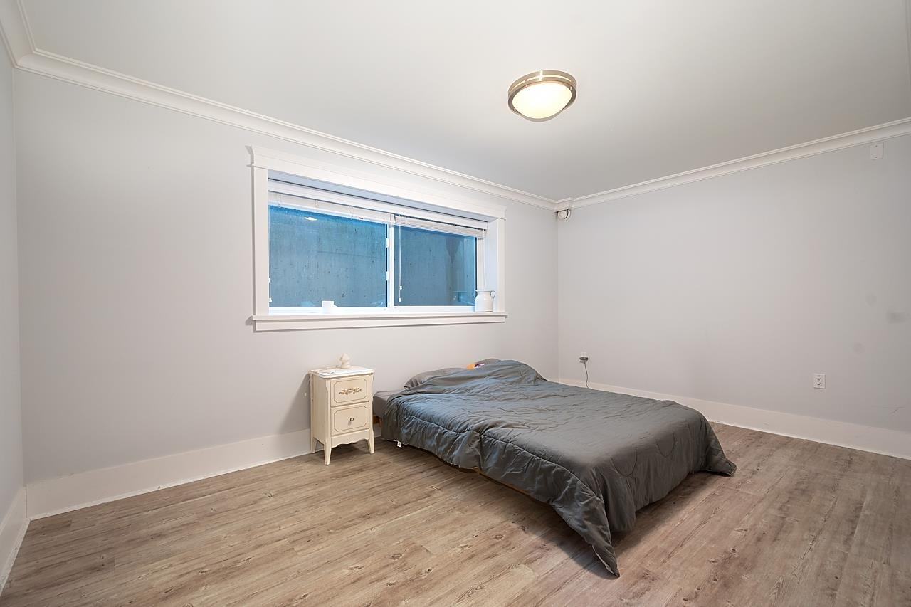6386 Lakeview Avenue - Photo 4 of 5