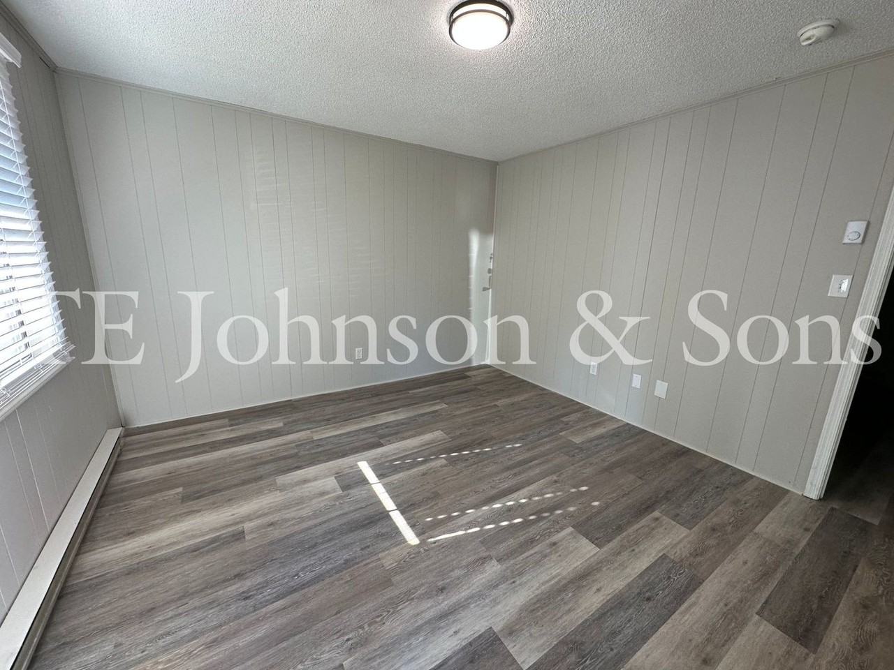 2550 Green Oaks Ct - Photo 3 of 9