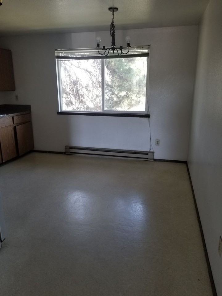 R720 - Photo 2 of 20