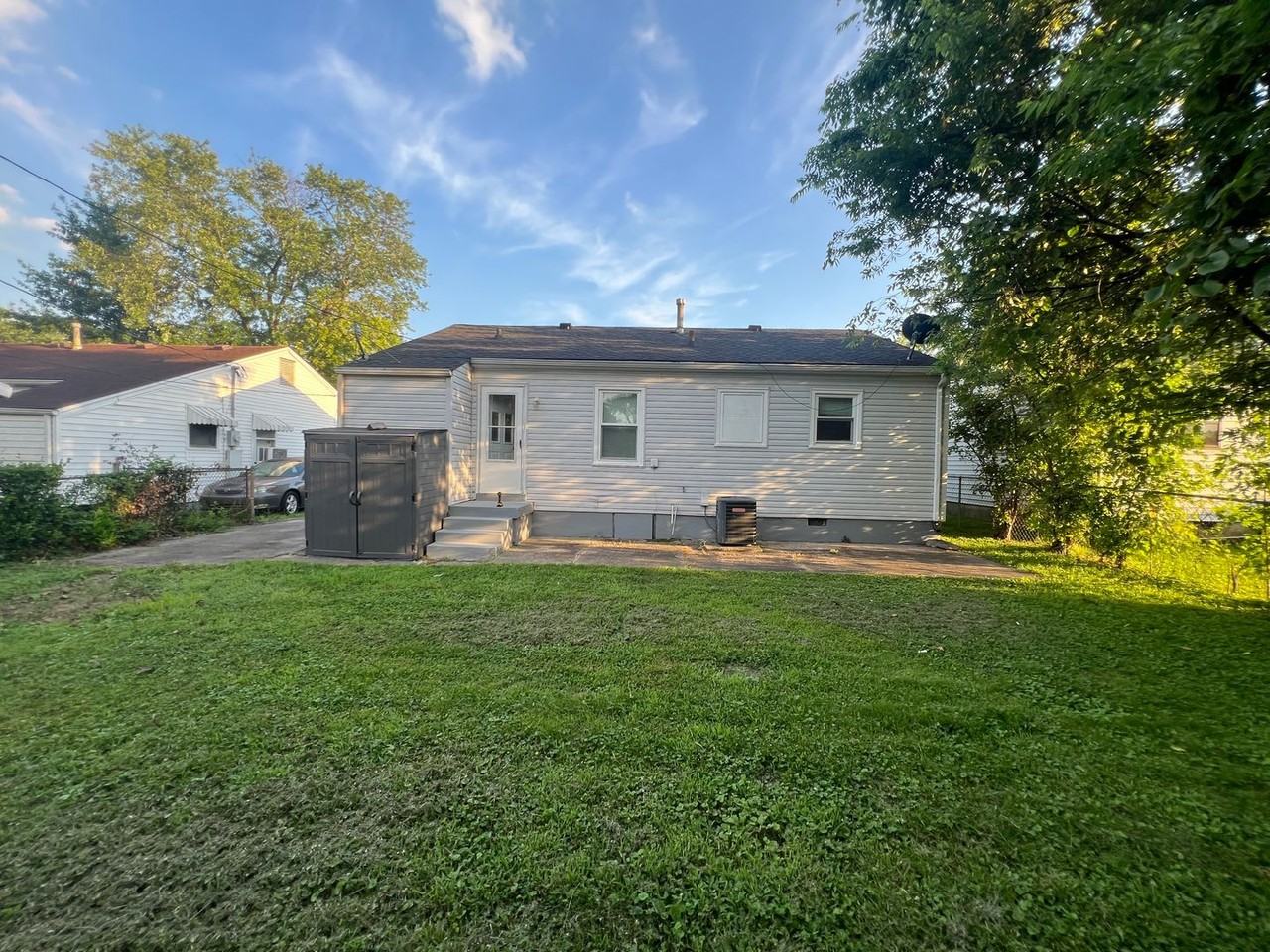 5211 Broadmoor Blvd - Photo 4 of 26