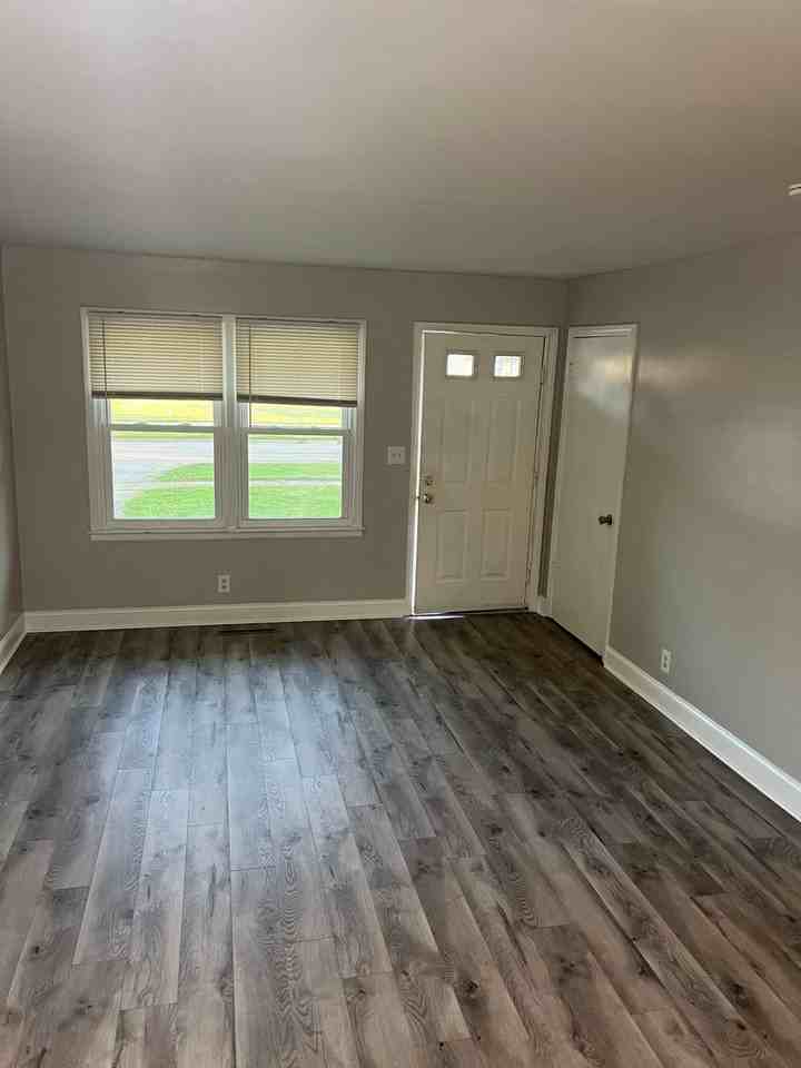 5211 Broadmoor Blvd - Photo 6 of 26