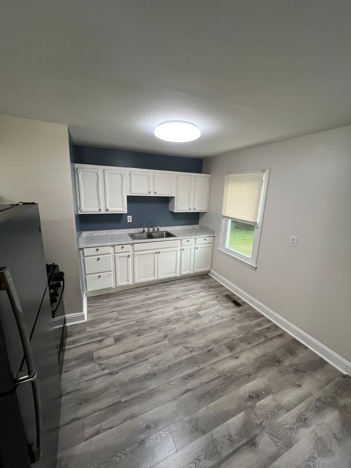 5211 Broadmoor Blvd - Photo 7 of 26