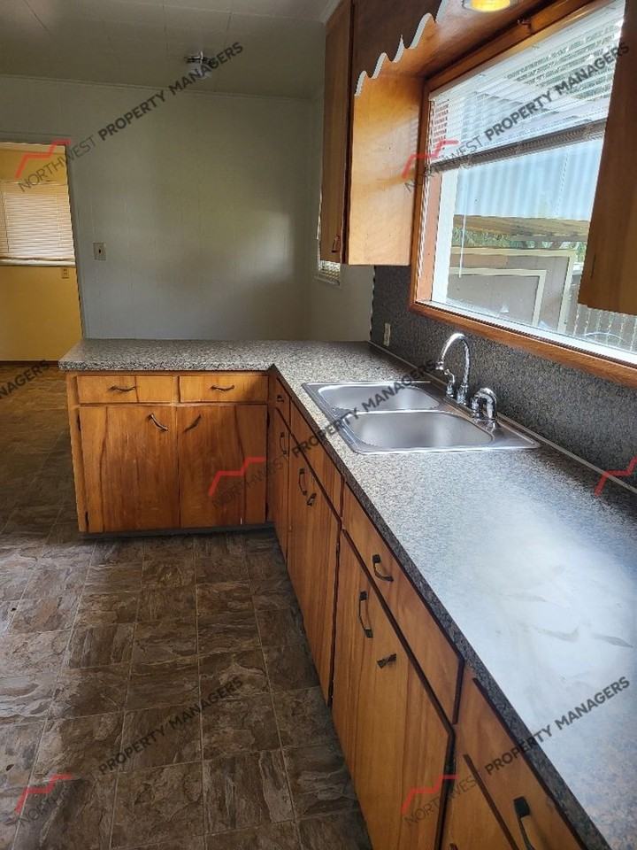 629 Nw Hawthorne Pl - Photo 6 of 17