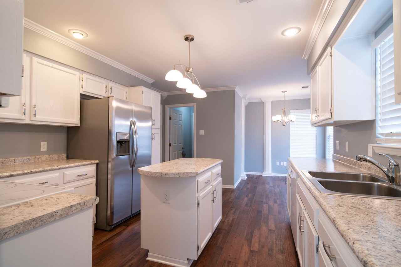122 Hibiscus Dr - Photo 2 of 21