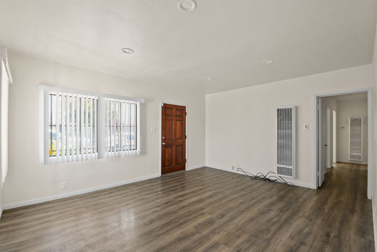 14701 Marigold Ave - Photo 2 of 11