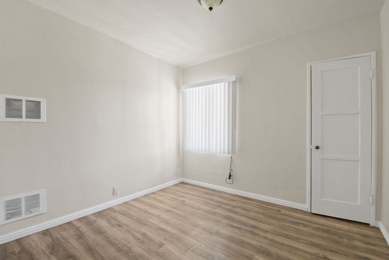 14701 Marigold Ave - Photo 5 of 11