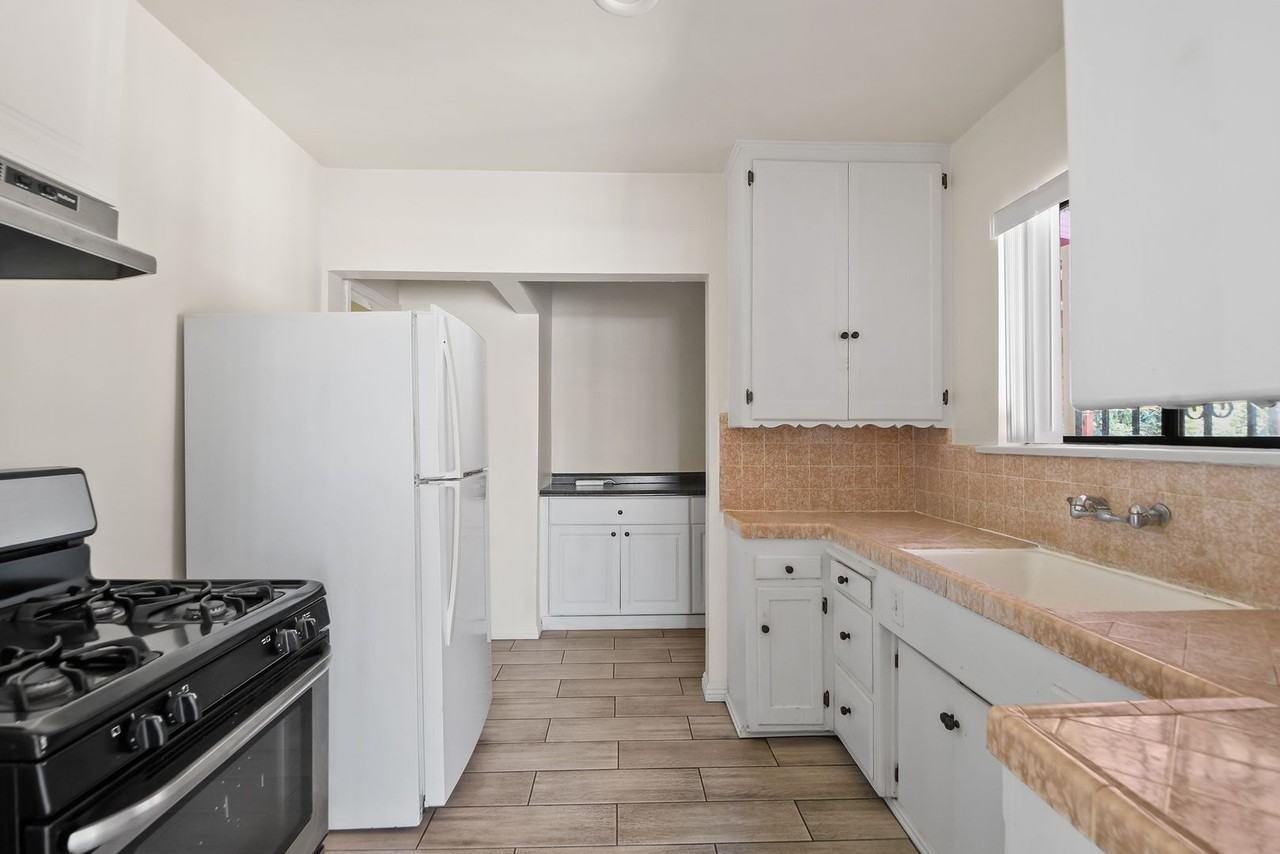 14701 Marigold Ave - Photo 6 of 11