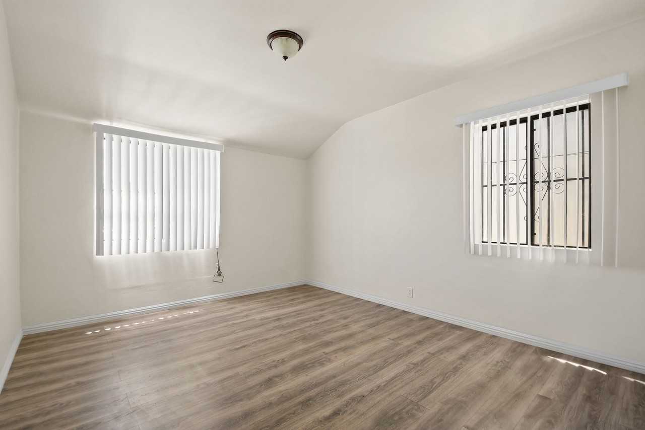 14701 Marigold Ave - Photo 7 of 11