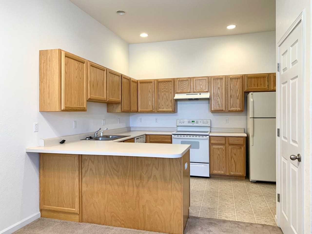 1781 Laurus Ln - Photo 3 of 18