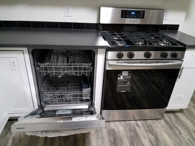 1862 W 48th St - Photo 3 of 31