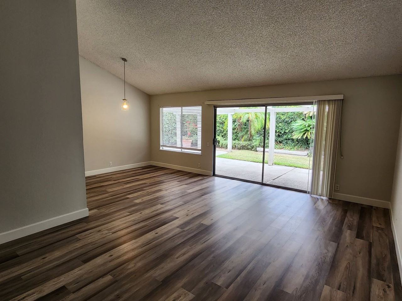 26731 Valpariso Dr - Photo 3 of 28