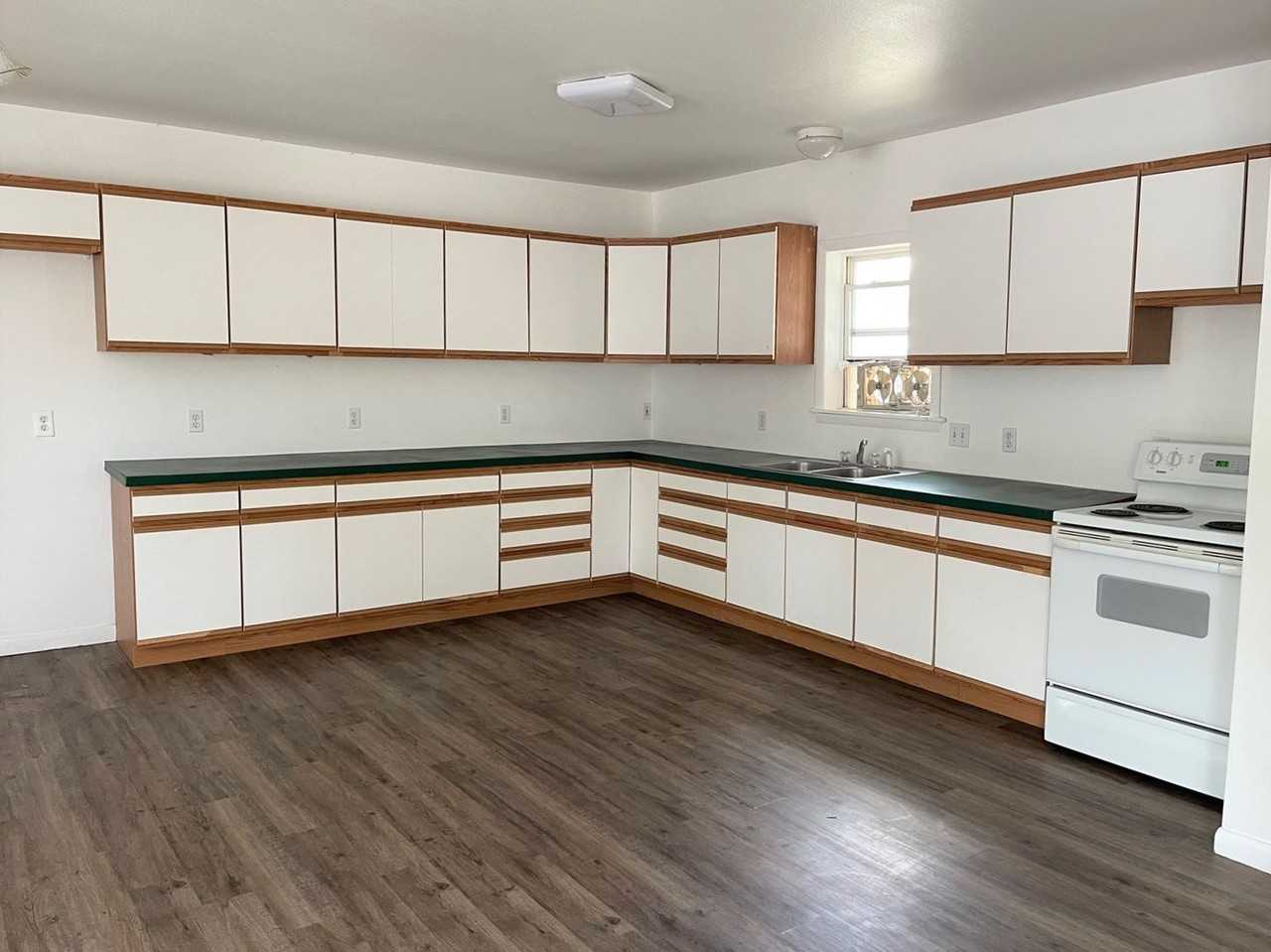 422 W Knearl St - Photo 2 of 8