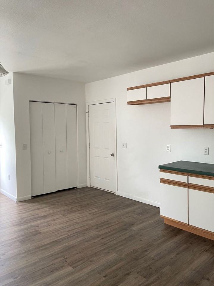 422 W Knearl St - Photo 3 of 8
