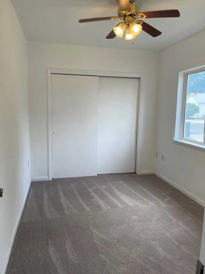422 W Knearl St - Photo 7 of 8