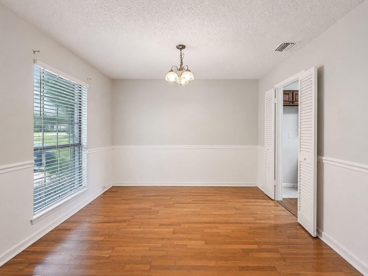 16606 Martins Ferry St - Photo 4 of 26