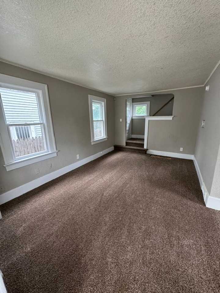 3102 Smith St - Photo 2 of 8