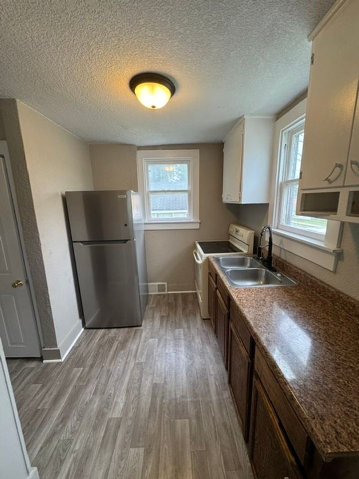3102 Smith St - Photo 4 of 8