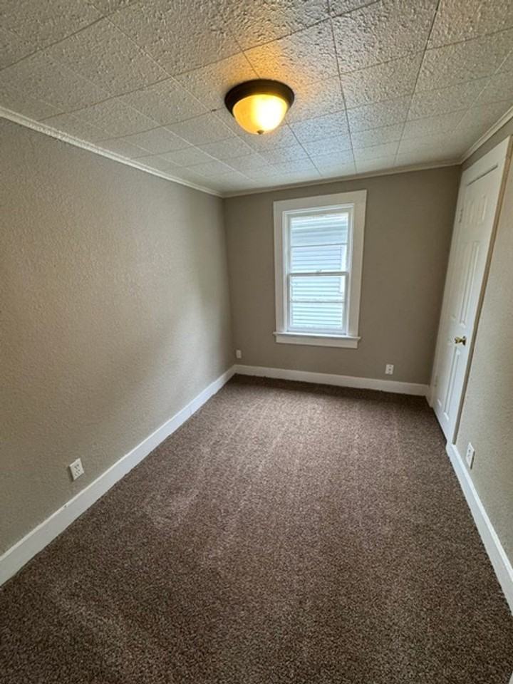 3102 Smith St - Photo 5 of 8