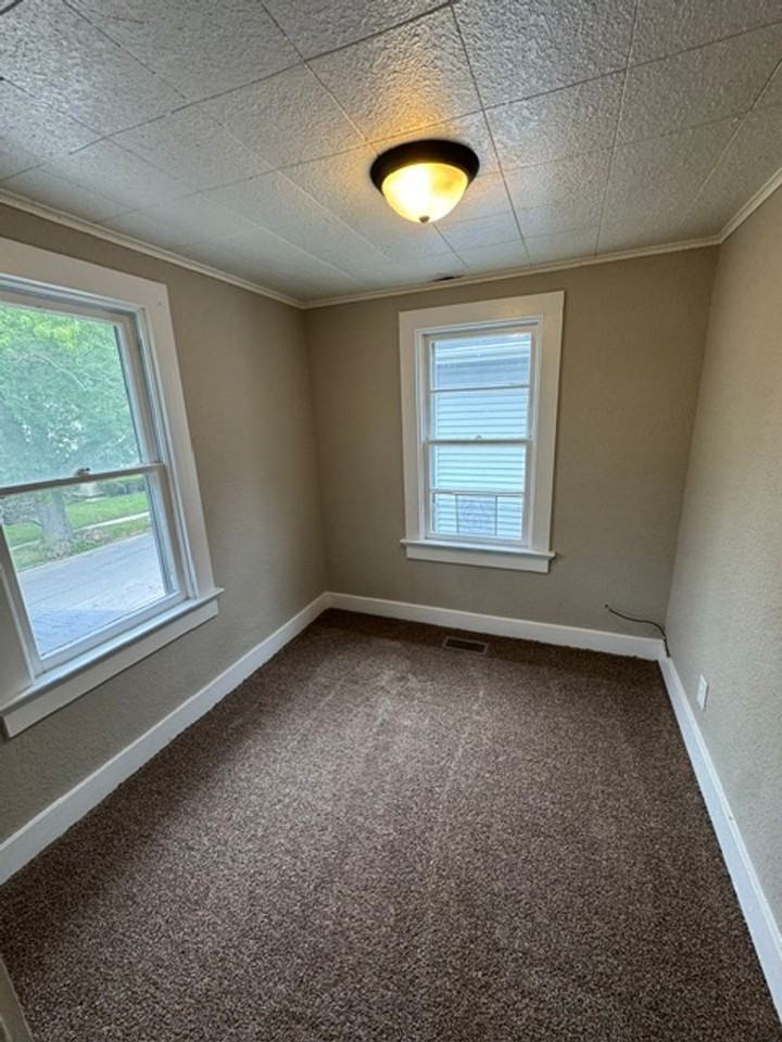 3102 Smith St - Photo 6 of 8