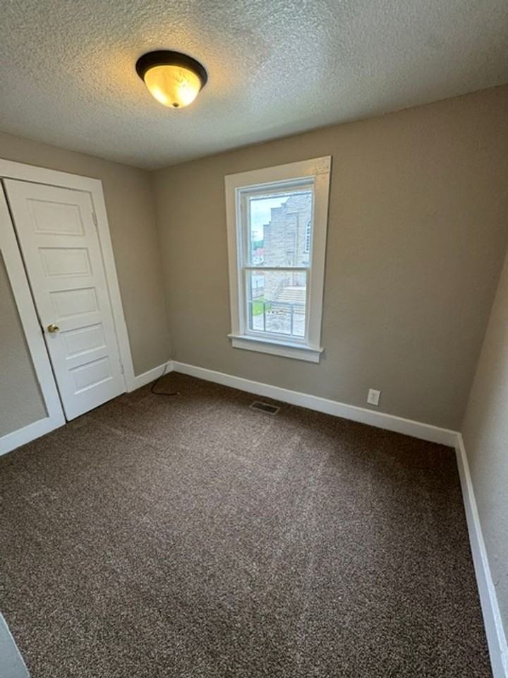3102 Smith St - Photo 7 of 8