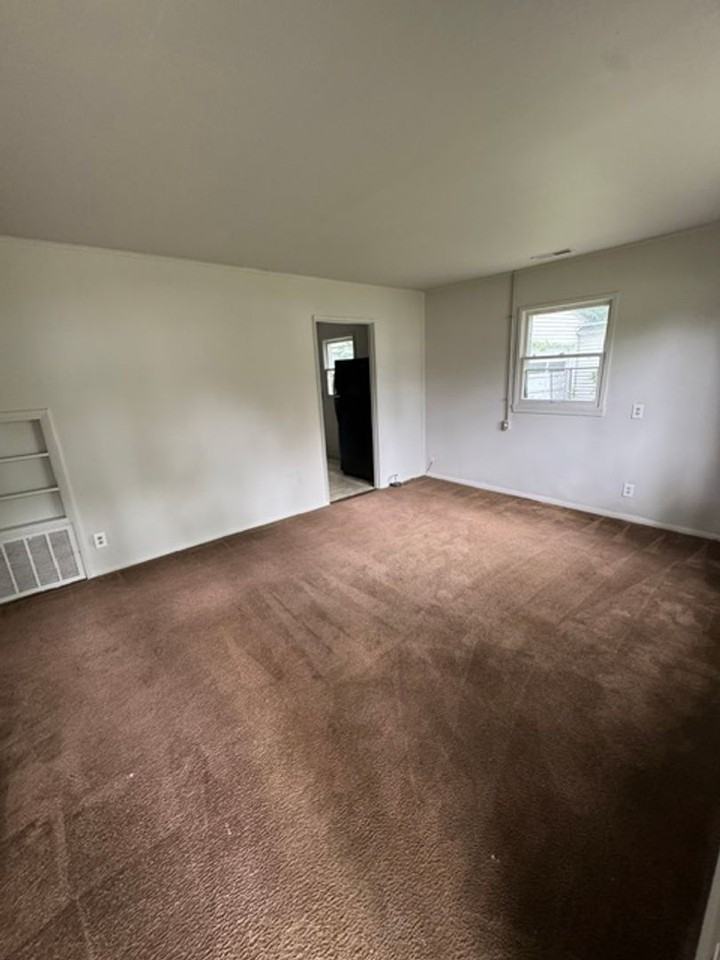 4820 Smith St - Photo 2 of 7