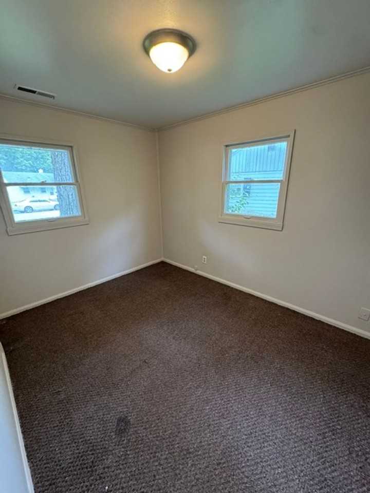 4820 Smith St - Photo 6 of 7
