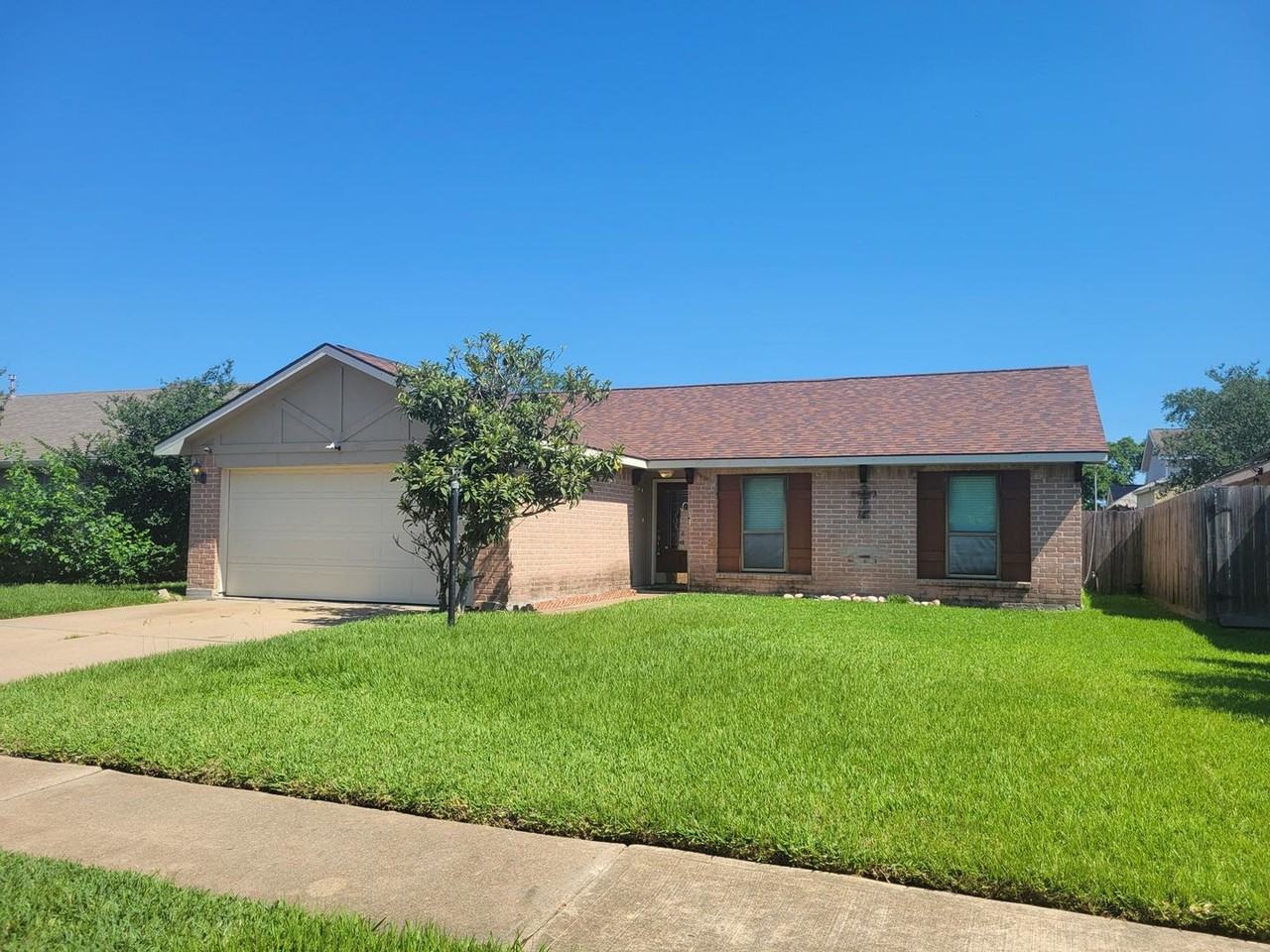 18606 Bridoon Dr - Photo 2 of 14