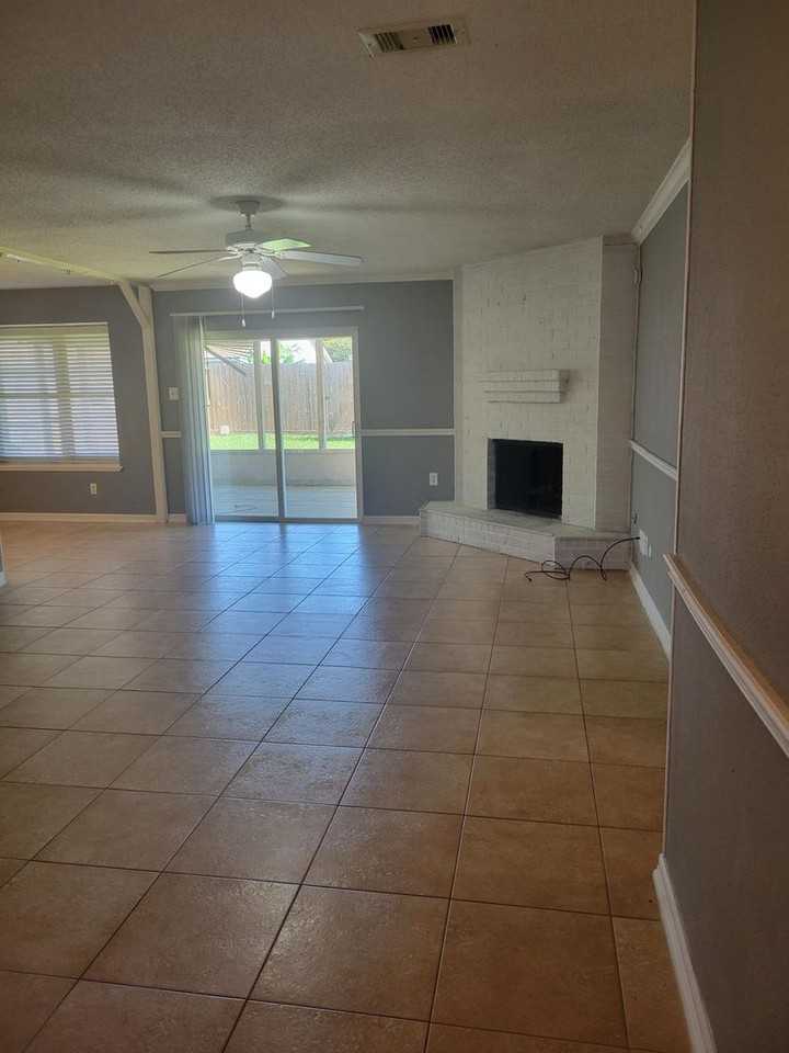 18606 Bridoon Dr - Photo 3 of 14