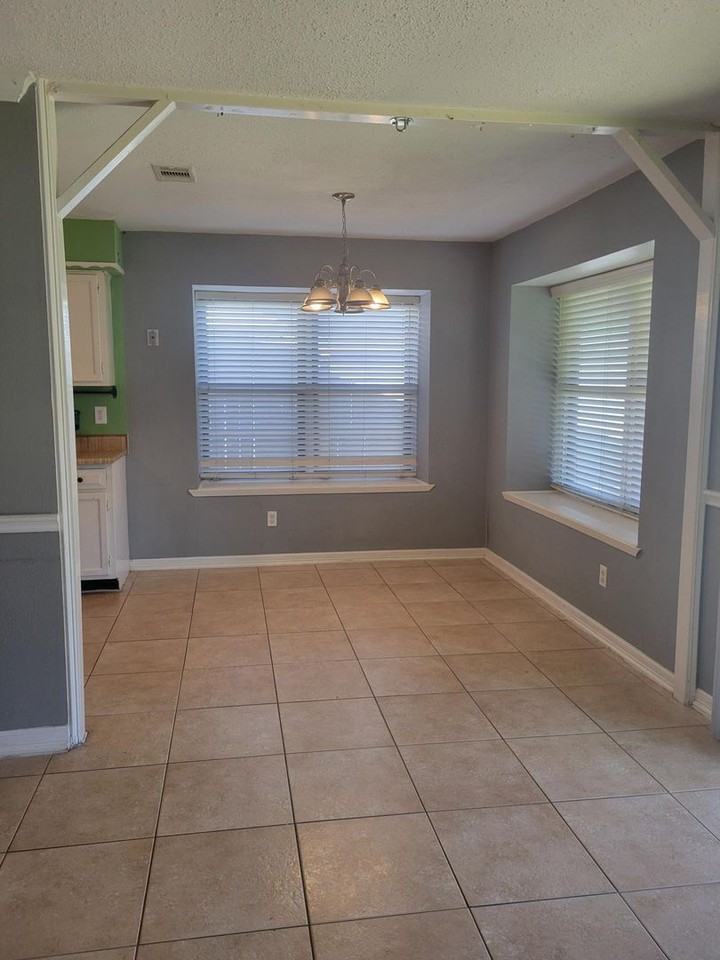 18606 Bridoon Dr - Photo 5 of 14
