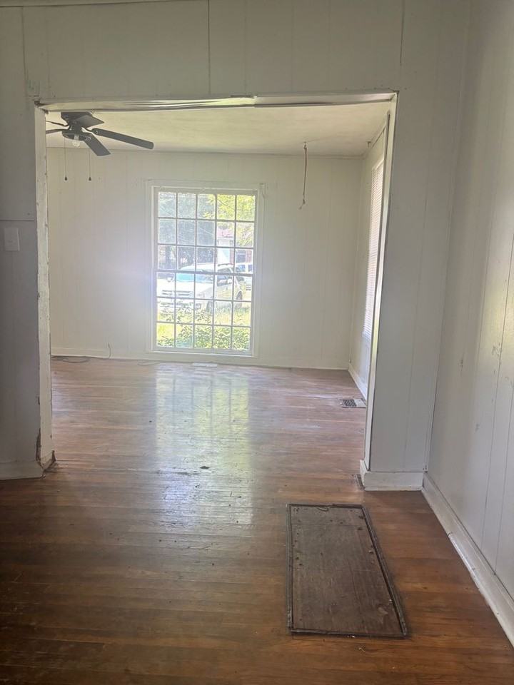 160 Ferguson Dr - Photo 2 of 8
