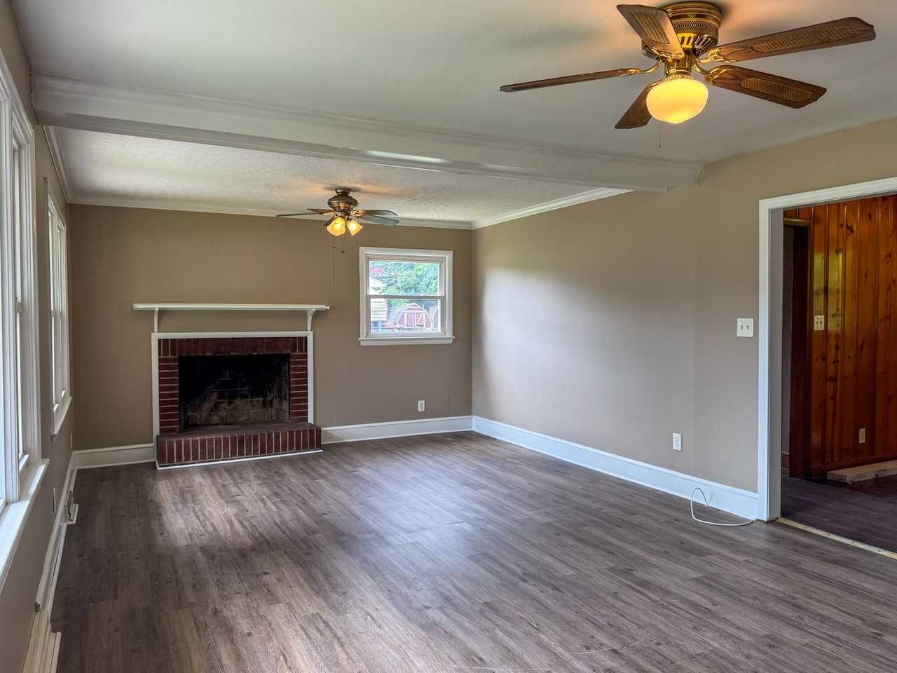 246 Phillips Dr - Photo 3 of 23