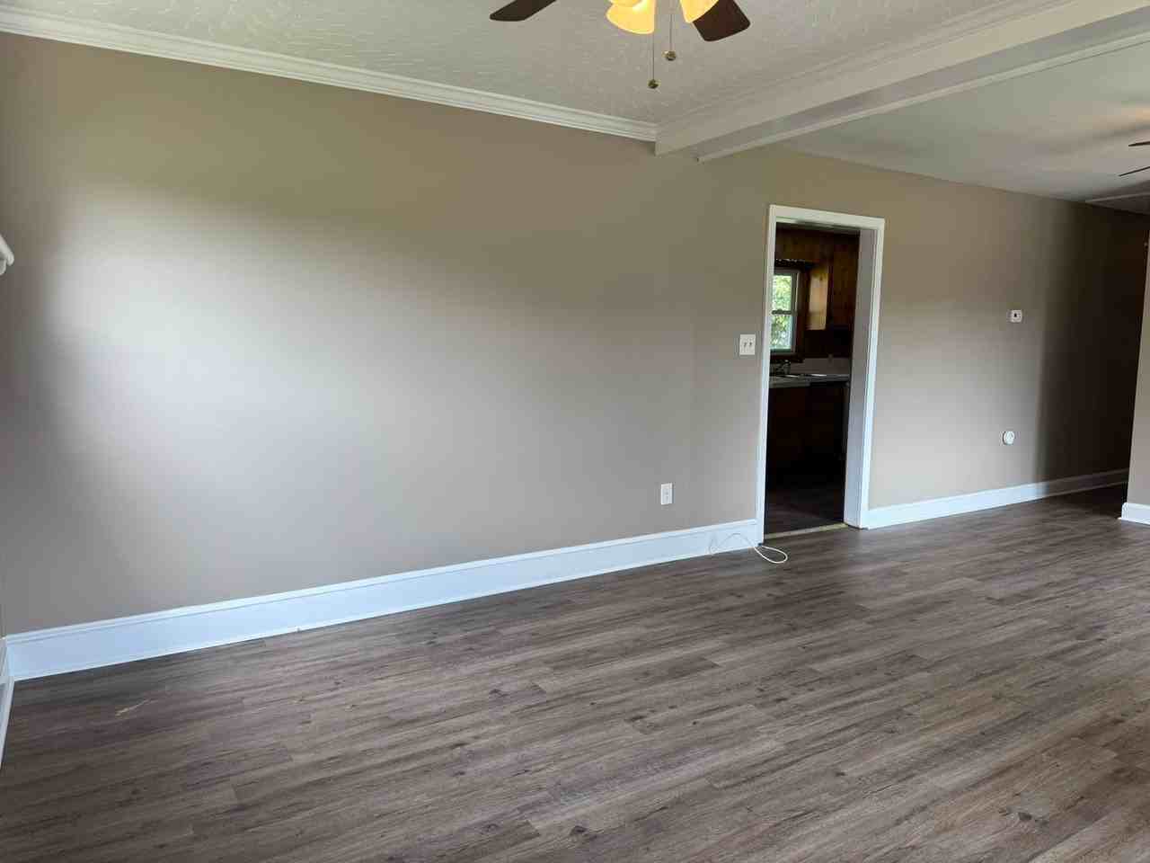 246 Phillips Dr - Photo 4 of 23