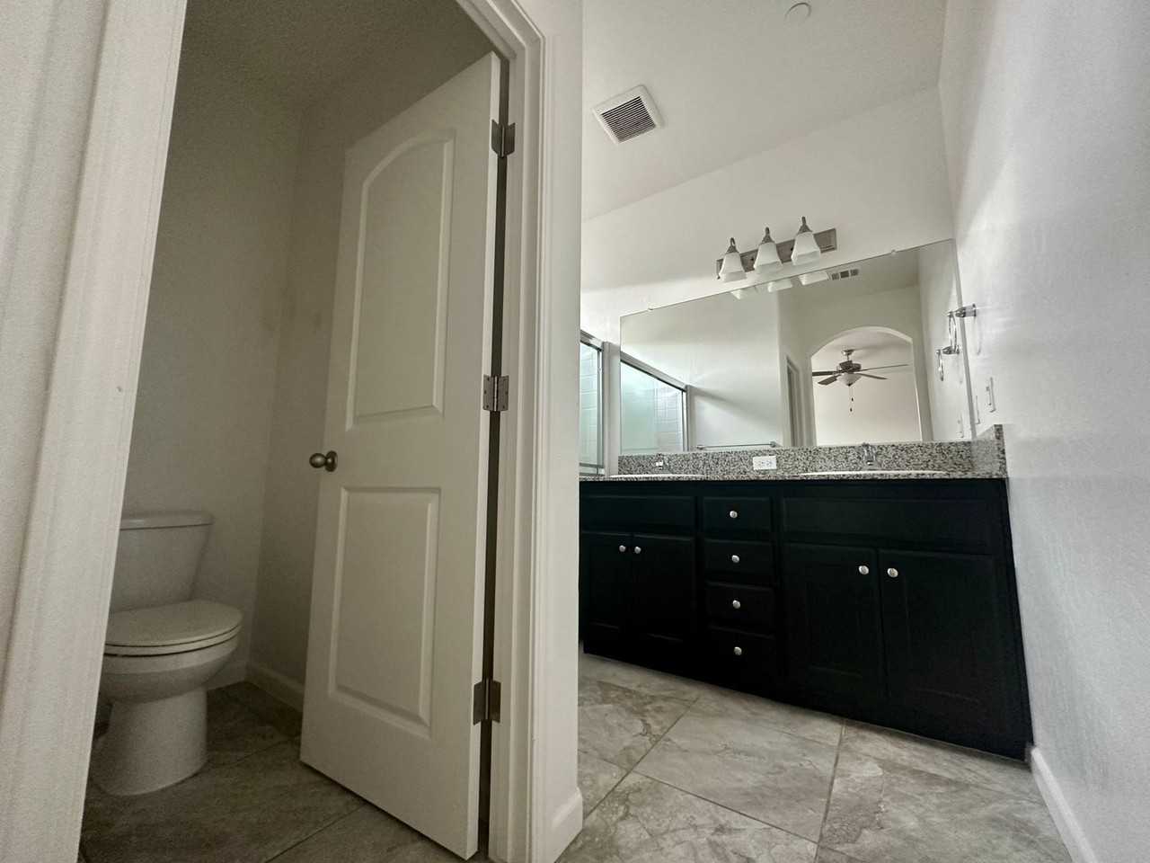 3233 N Kent St - Photo 4 of 14