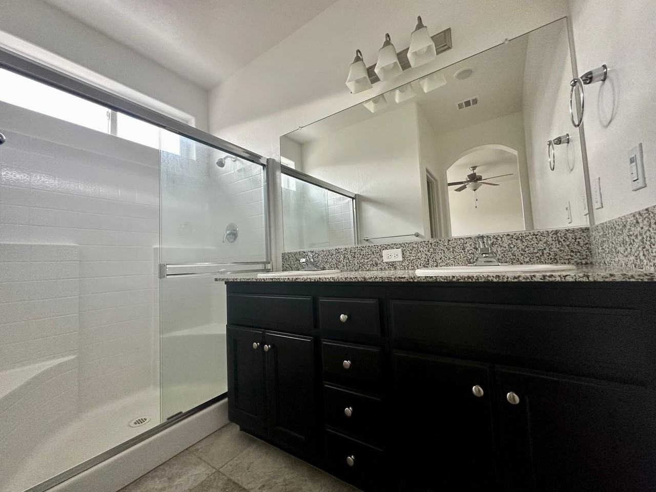 3233 N Kent St - Photo 5 of 14