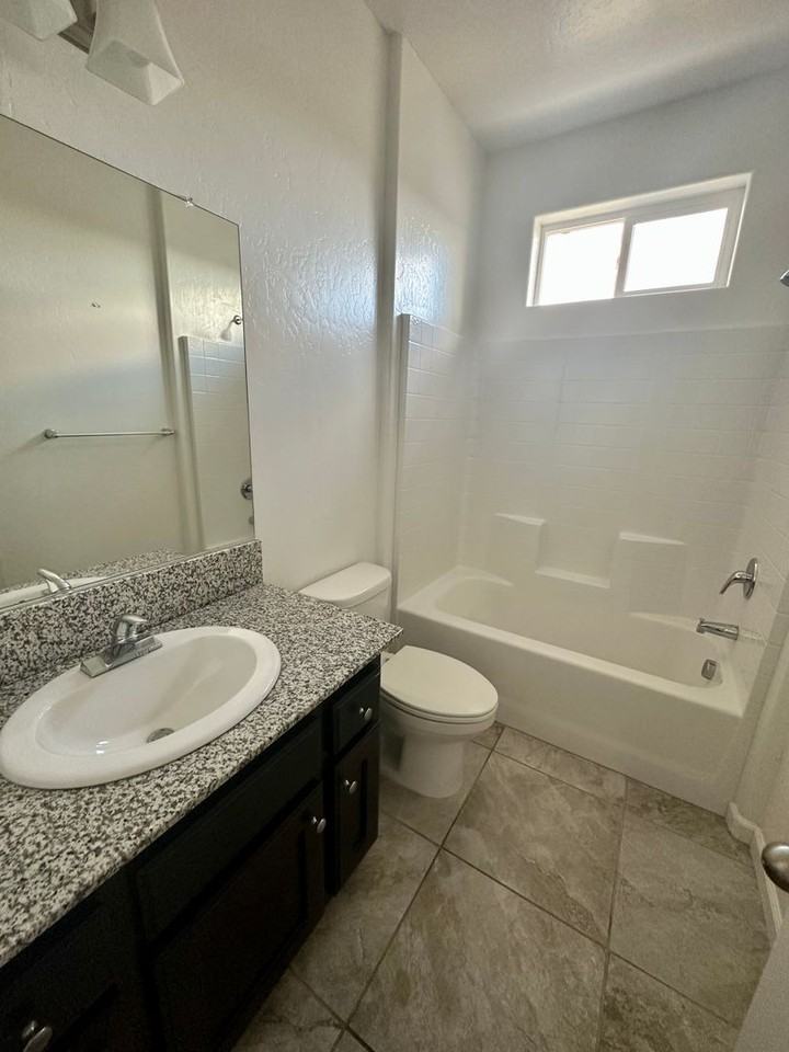3233 N Kent St - Photo 7 of 14