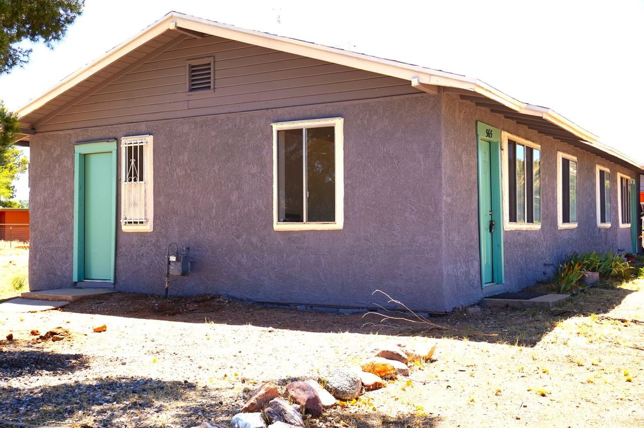 565 Graham Dr - Photo 2 of 10