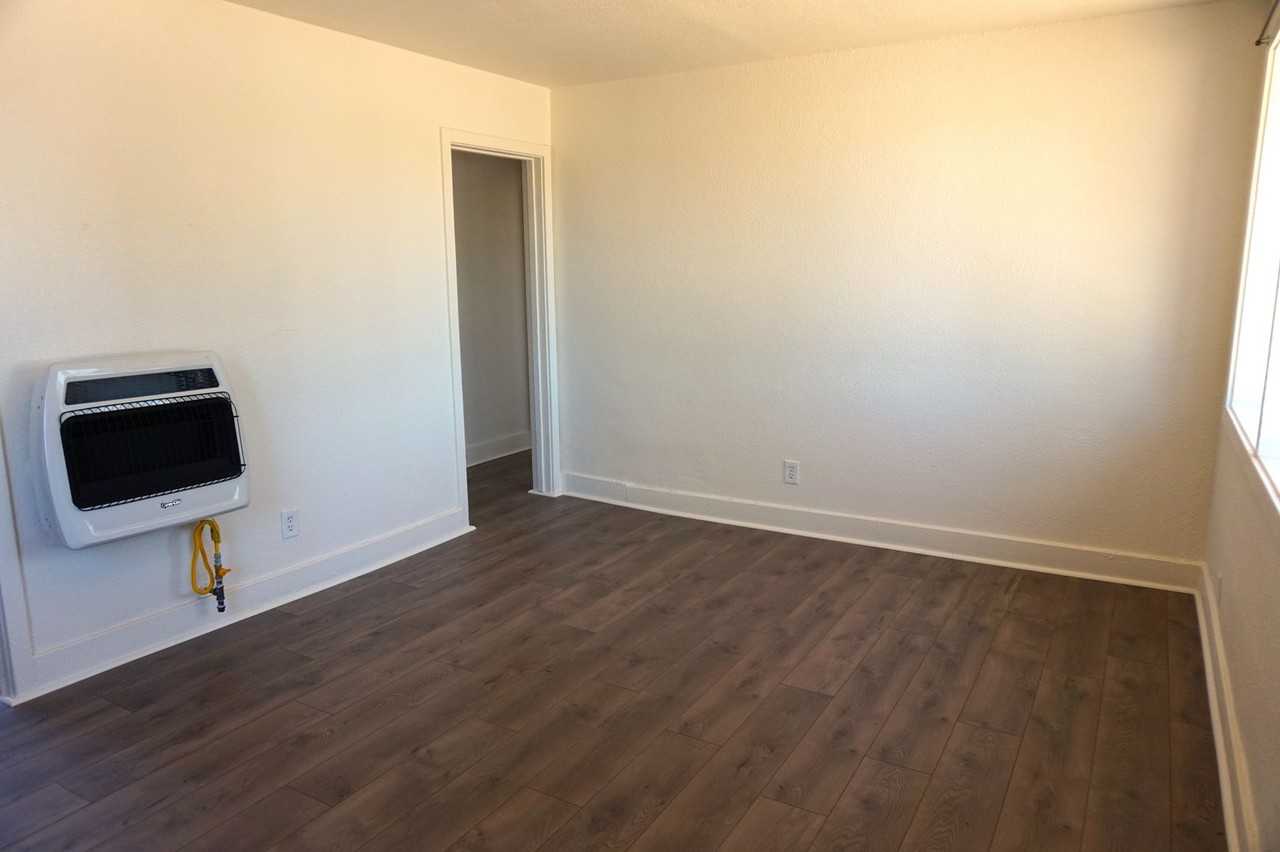 565 Graham Dr - Photo 5 of 10