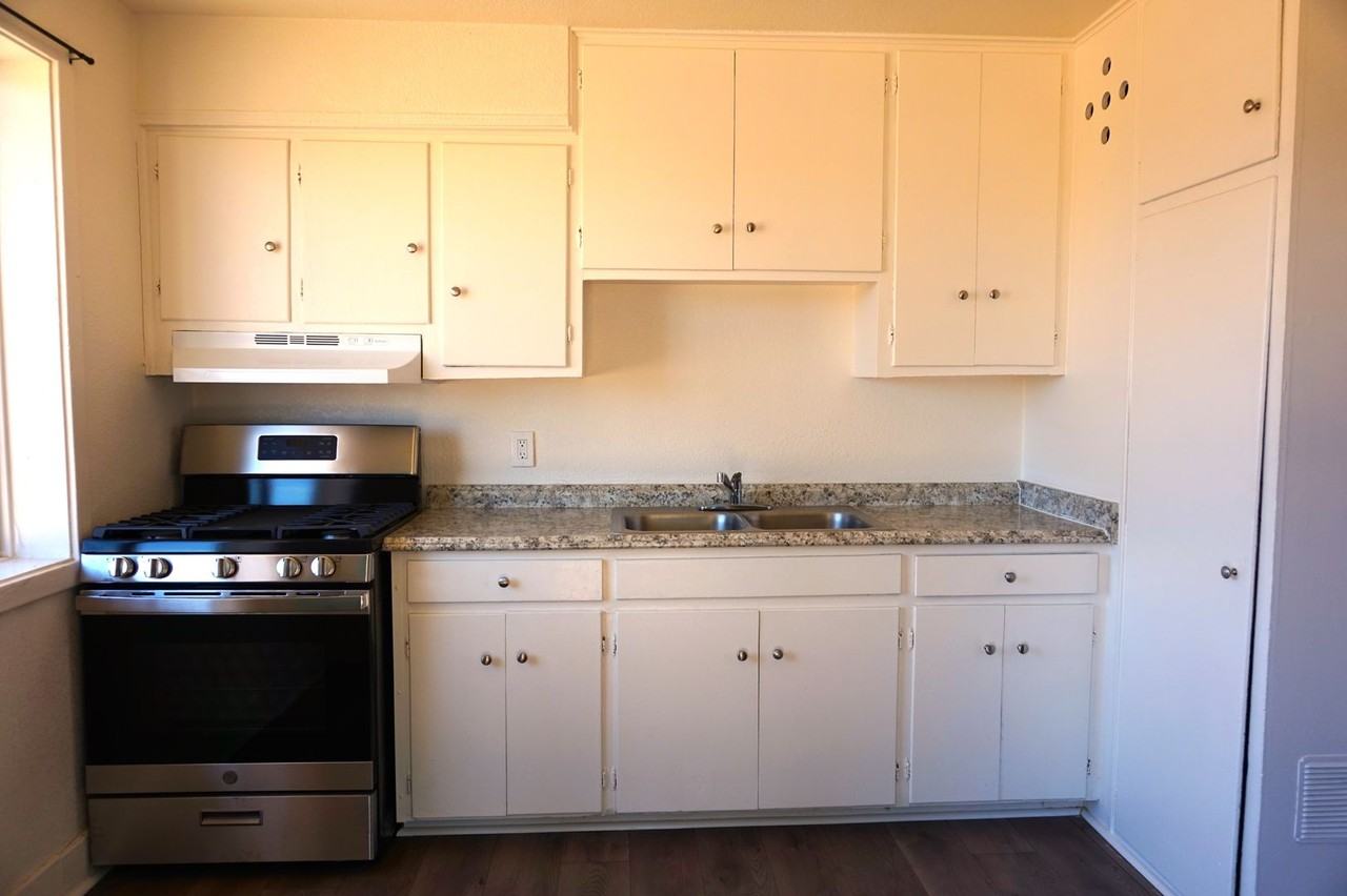 565 Graham Dr - Photo 6 of 10